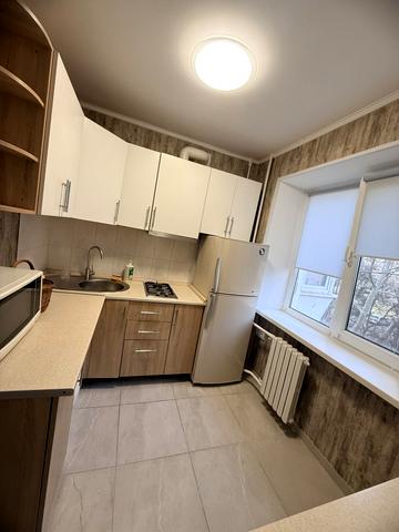 Парусна вул. (Героїв Сталінграду), 12