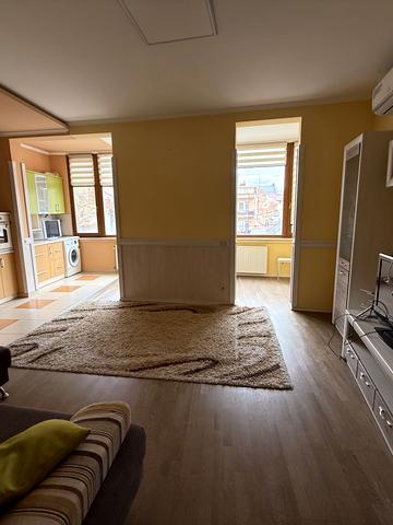 Жупанатська пл., 1