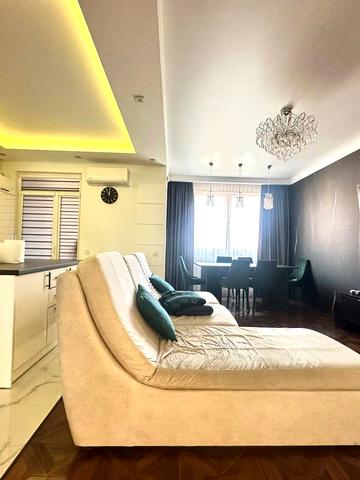 Героїв Крут вул., 4