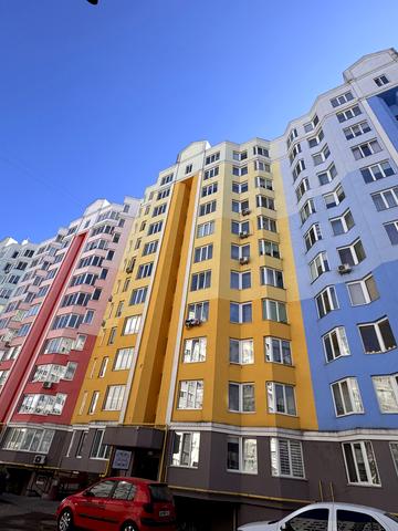 Теплична вул., 48