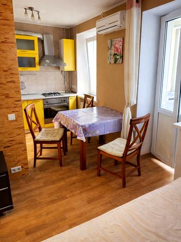 Лєскова вул., 6