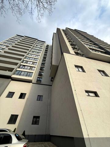 Центральний просп. (Леніна), 172