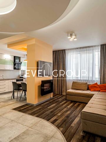 Феодосійська вул., 1