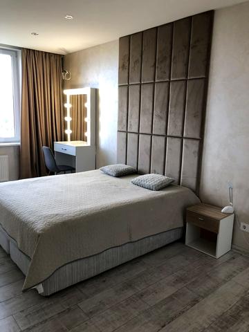 Володимира Наумовича вул. (Антонова-Овсієнка), 6