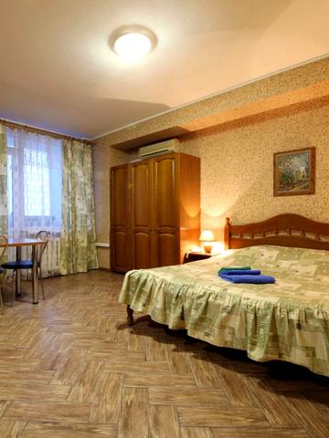 Володимира Вернадського вул. (Дзержинського), 1