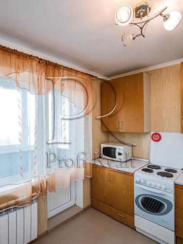 Академіка Глушкова просп., 18