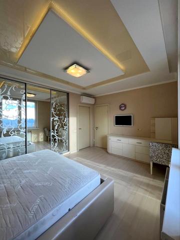 Валерія Лобановського просп. (Червонозоряний), 6-В