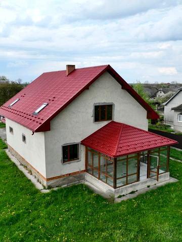 Молодіжна, 30