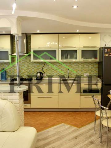 Богдана Хмельницького бульв., 12а