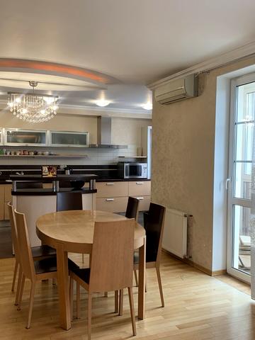 Почайнинська вул., 25/49