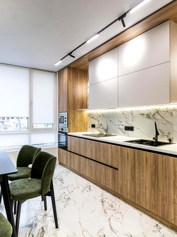 Романа Левицького вул., 4