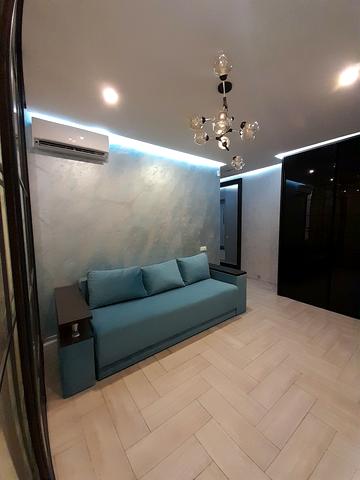 Юнацька вул., 8