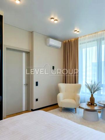 Ґарета Джонса вул. (Сімї Хохлових), 12