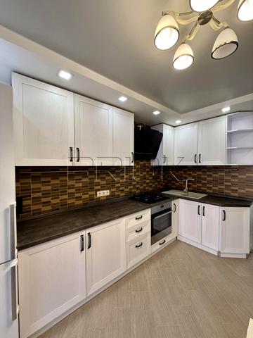 Соборна вул. (Петропавлівська), 10-Б