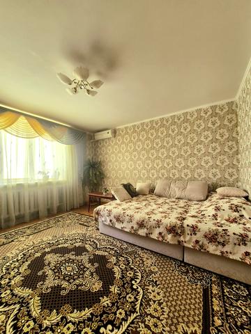 Левка Лукяненка просп. (Рокоссовського), 12