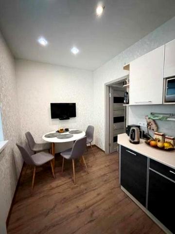 Миру вул., 25