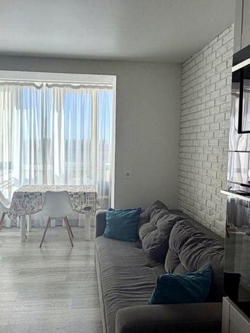 Жулянська вул., 1-Д