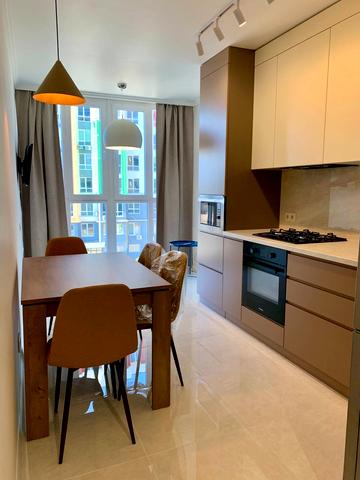 Машинобудівників вул., 16