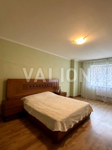 Пономарьова вул., 2/2