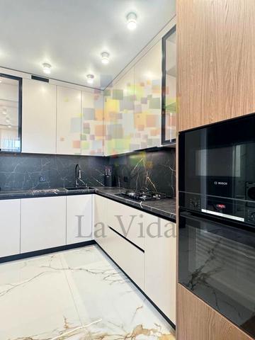 Капушанська вул., 150