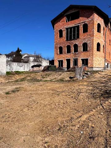 Володимира Великого вул., 16