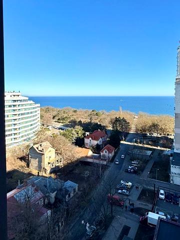 Літературна вул., 10-Б