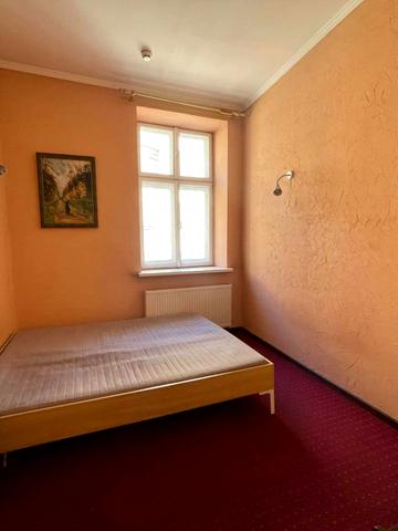 Зелена вул., 1