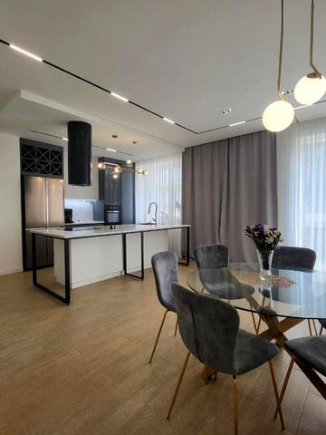 Виноградна вул., 15