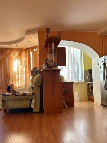 Тополина вул., 18/1