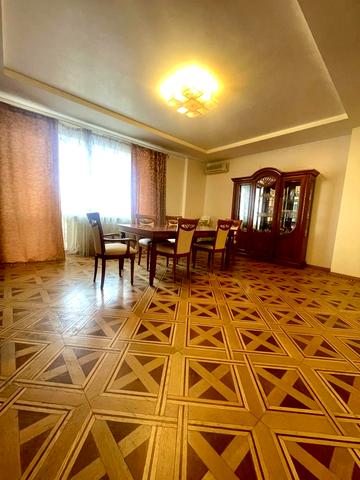 Сергія Подолинського вул. (Благоєва), 7