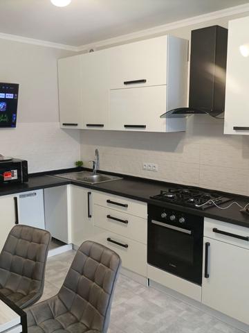 Мостобудівників вул., 18