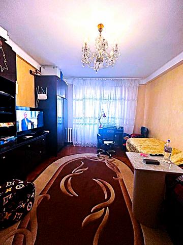 Автозаводська вул., 25