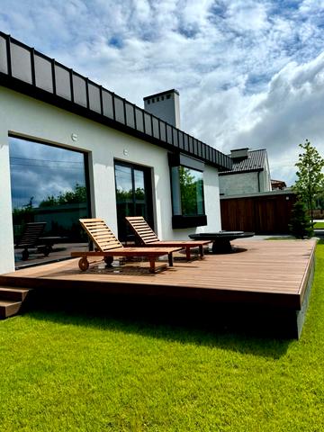 Пилипа Орлика вул., 1