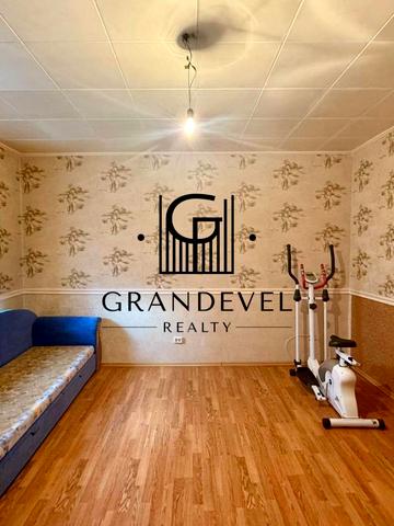 Анни Ахматової вул., 35-Б