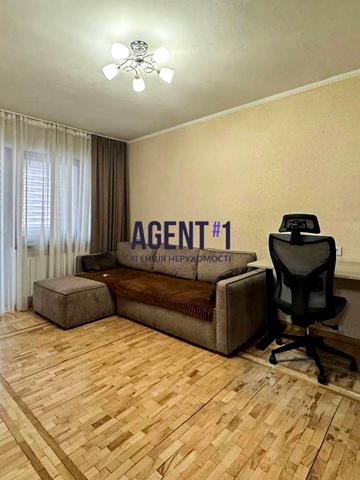 Миколи Ушакова вул., 16