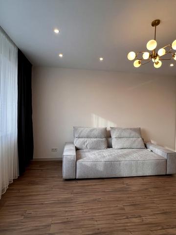 Героїв Крут вул., 6