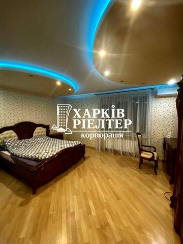 Підлісна вул., 15