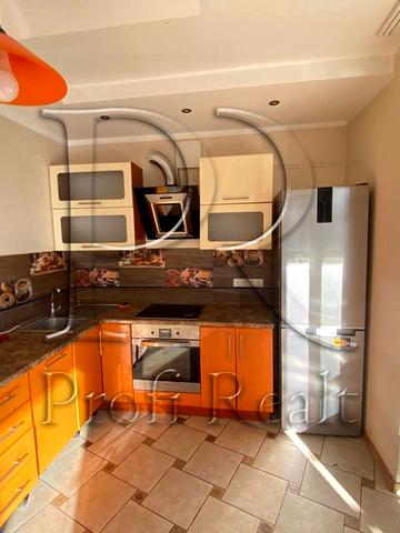 Анатолія Петрицького вул., 19