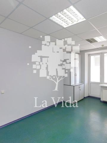 Анни Ахматової вул., 16-Б