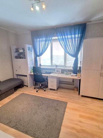 Залізнична вул., 2