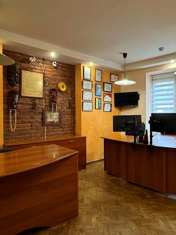 Чорновола вул., 20