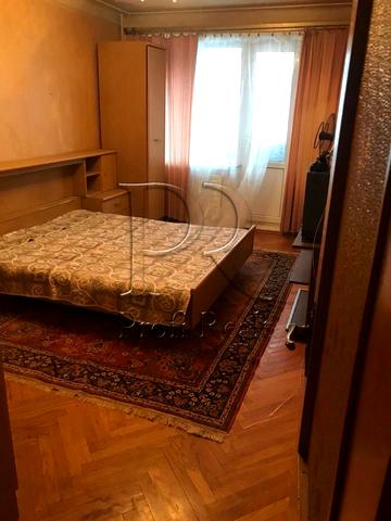 Полярна вул., 3