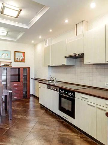 Валерія Лобановського просп. (Червонозоряний), 4-А