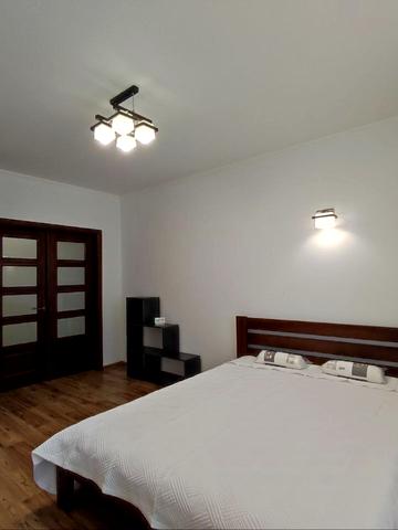 Богдана Хмельницького вул., 96