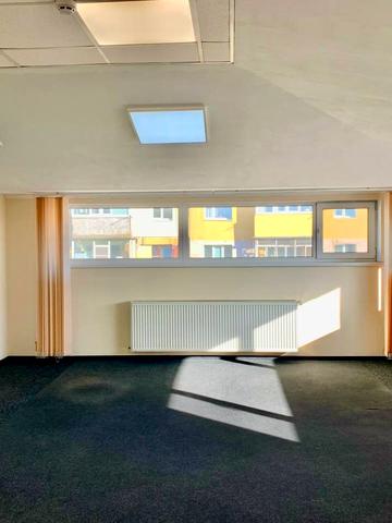 Будівельників вул., 23