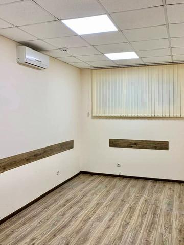 Будівельників вул., 23