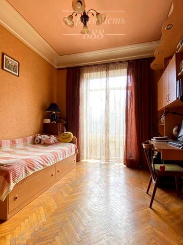 Тараса Шевченка бульв., 10