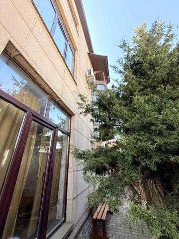 Кришталева вул., 10