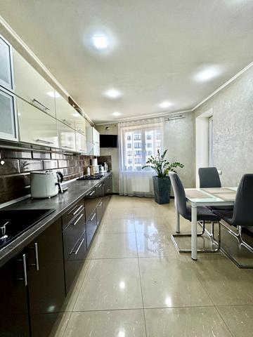 Андрія Сахарова вул., 14б