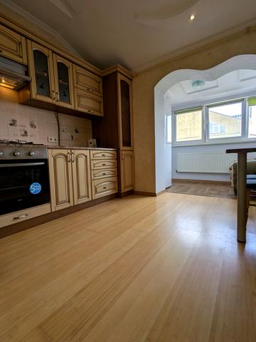 Василя Симоненка вул., 37